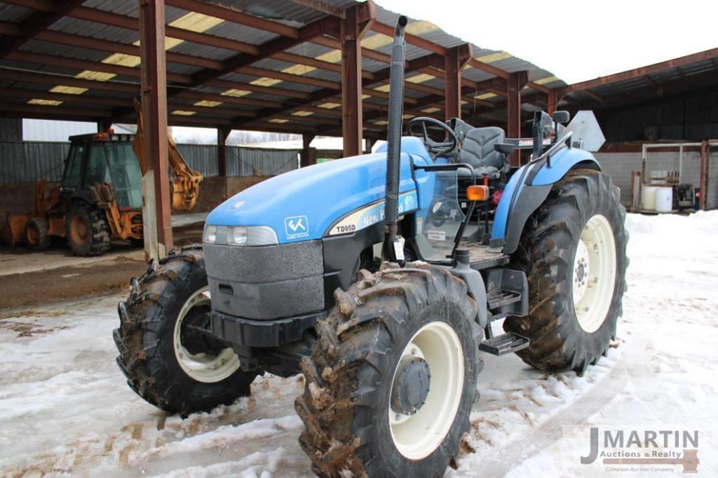 Image of New Holland TD95D Primary image