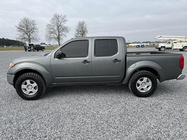 Image of Nissan Frontier equipment image 1