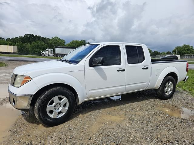 Image of Nissan Frontier equipment image 3