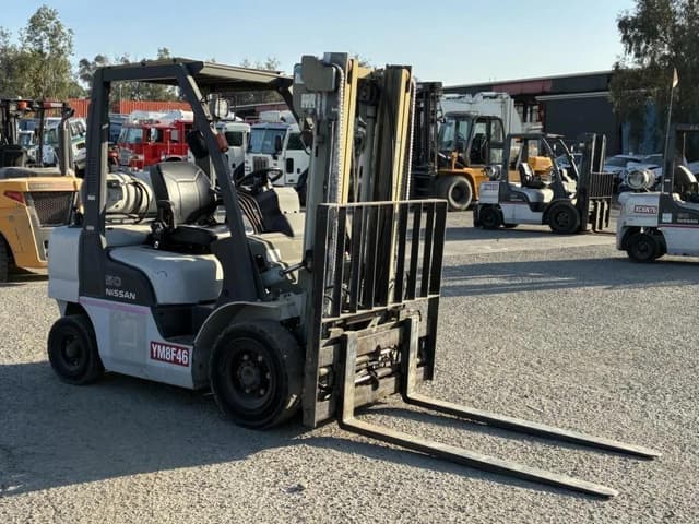 Image of Nissan 50 equipment image 1