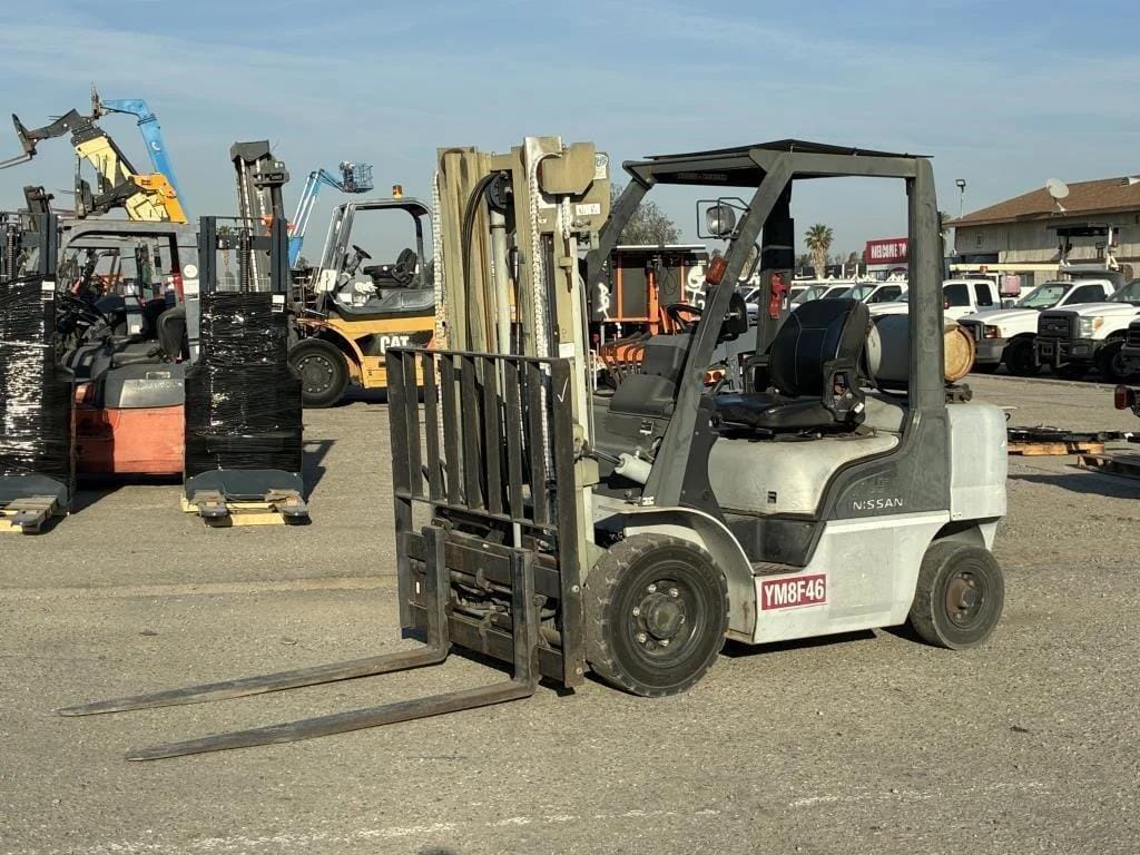 2007 Nissan 50 Equipment Image0