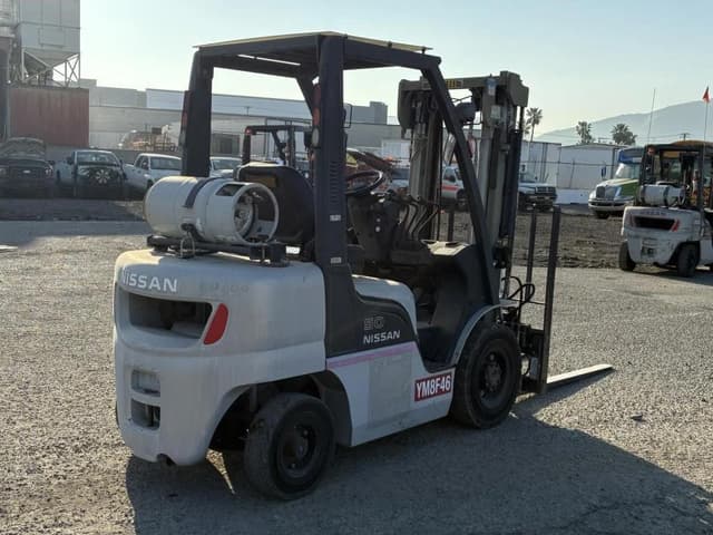 Image of Nissan 50 equipment image 2