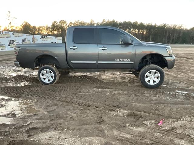 Image of Nissan Titan equipment image 3