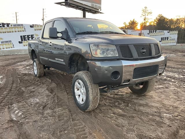 Image of Nissan Titan equipment image 2