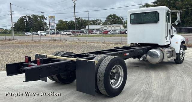 Image of Peterbilt 330 equipment image 4