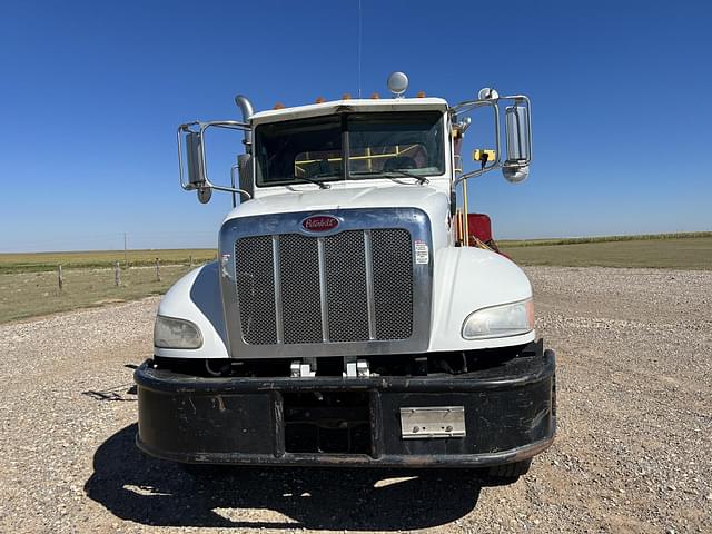 Image of Peterbilt 335 equipment image 3