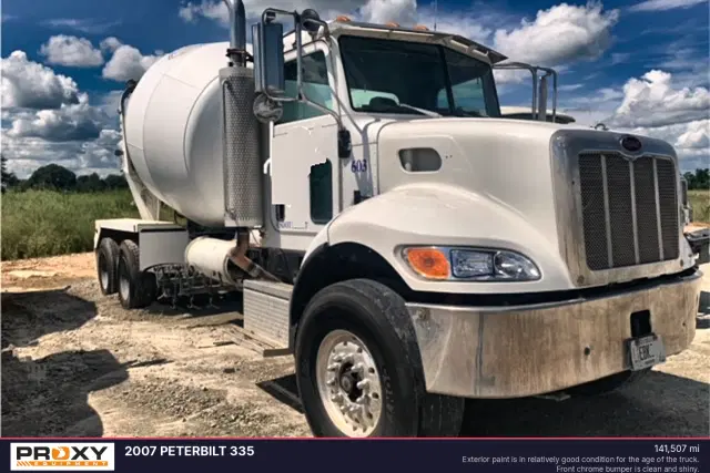 Image of Peterbilt 335 equipment image 1