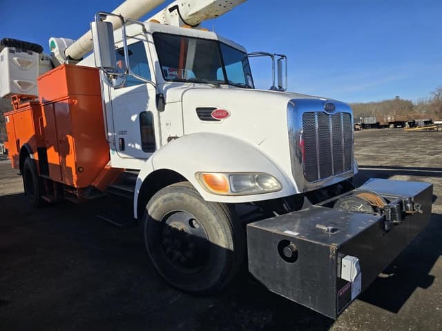 Image of Peterbilt 335 equipment image 3