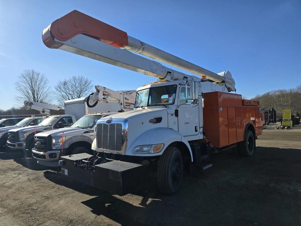 2007 Peterbilt 335 Equipment Image0