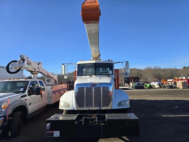 Image of Peterbilt 335 equipment image 1