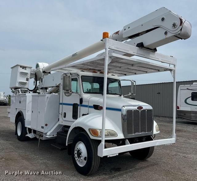 Image of Peterbilt 335 equipment image 2