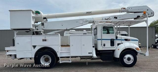 Image of Peterbilt 335 equipment image 3
