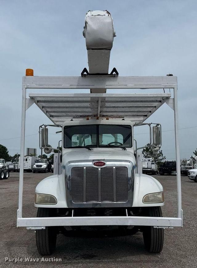 Image of Peterbilt 335 equipment image 1
