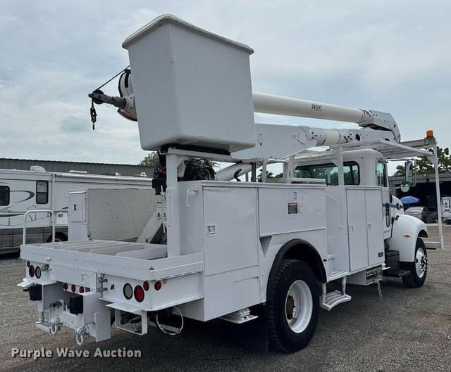 Image of Peterbilt 335 equipment image 4