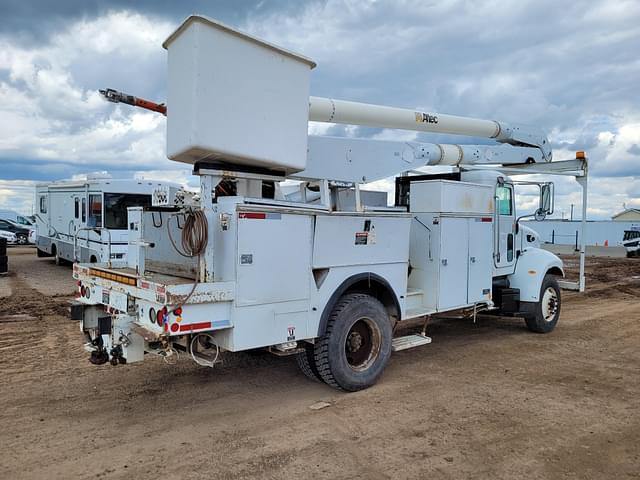 Image of Peterbilt 335 equipment image 2