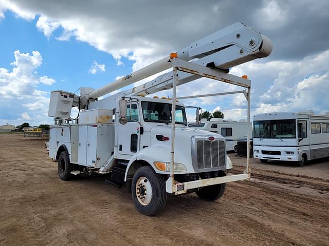 Image of Peterbilt 335 equipment image 1