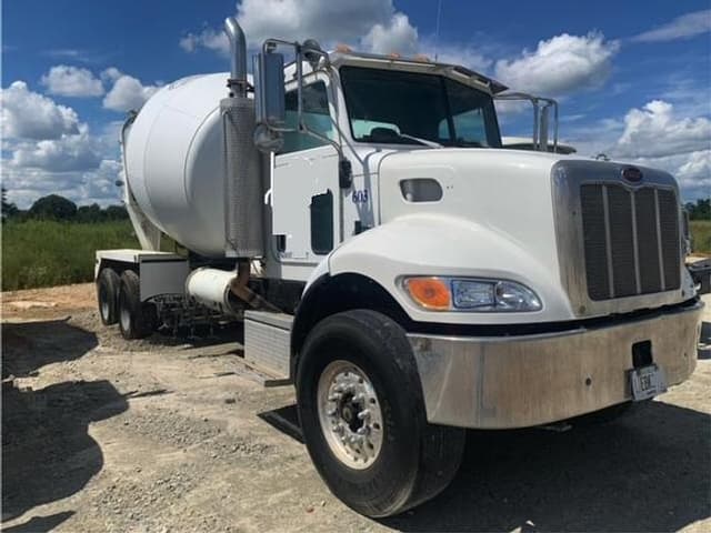 Image of Peterbilt 335 equipment image 1