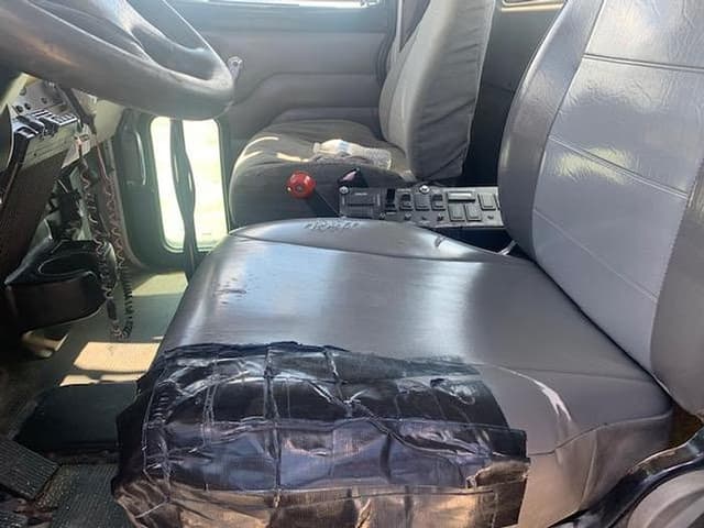 Image of Peterbilt 335 equipment image 3