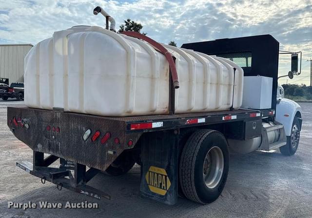 Image of Peterbilt 335 equipment image 4