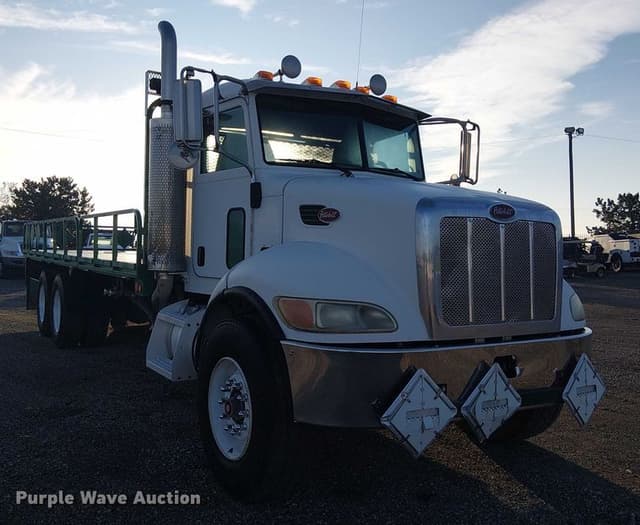 Image of Peterbilt 335 equipment image 2