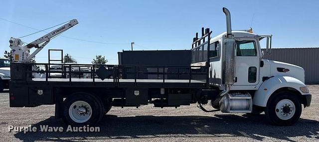 Image of Peterbilt 335 equipment image 3