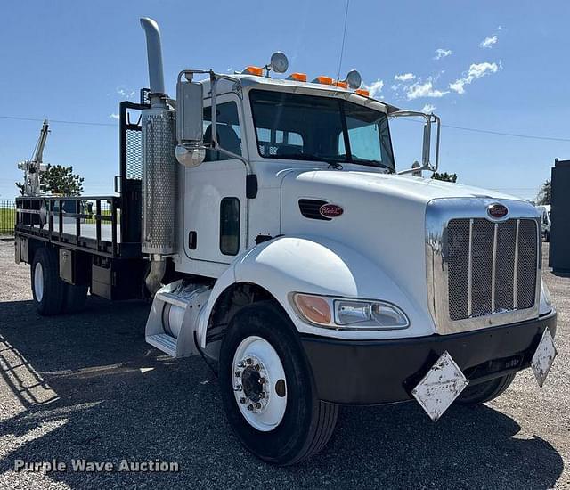 Image of Peterbilt 335 equipment image 2