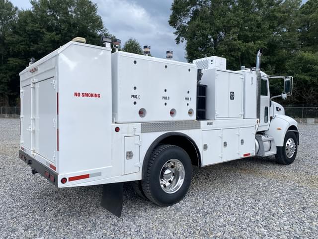 Image of Peterbilt 335 equipment image 2