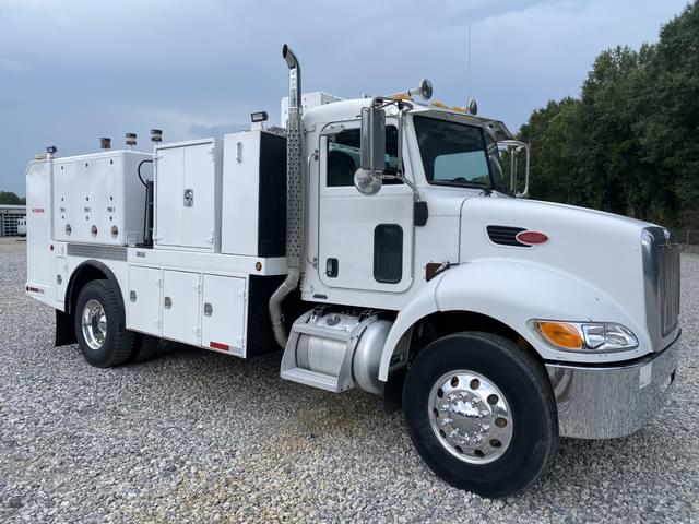 Image of Peterbilt 335 equipment image 3