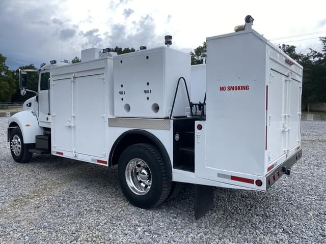 Image of Peterbilt 335 equipment image 1
