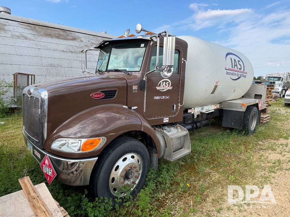 2007 Peterbilt 335 Equipment Image0