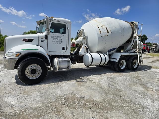 Image of Peterbilt 335 equipment image 4