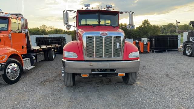 Image of Peterbilt 335 equipment image 1