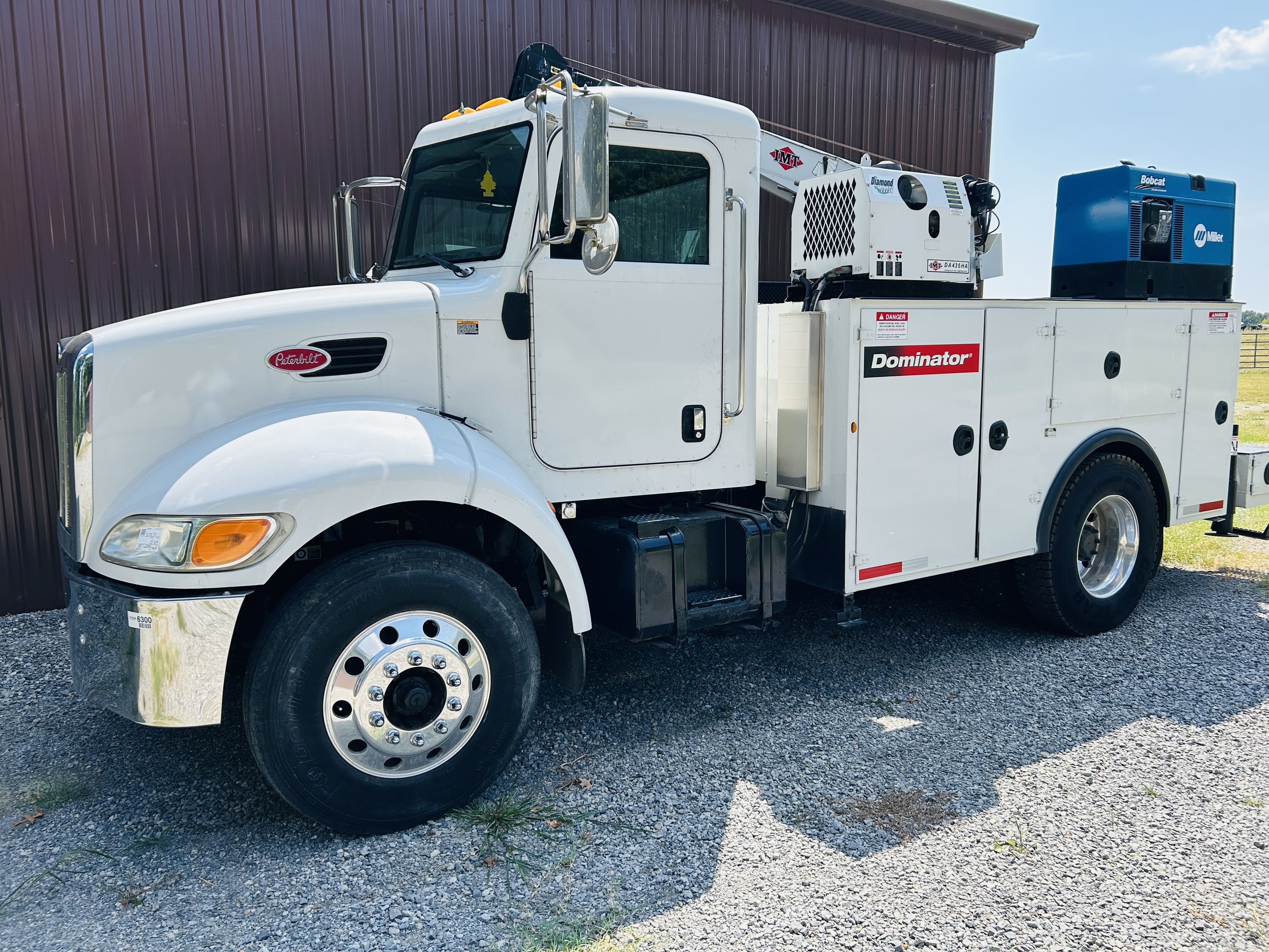 2007 Peterbilt 335 Equipment Image0