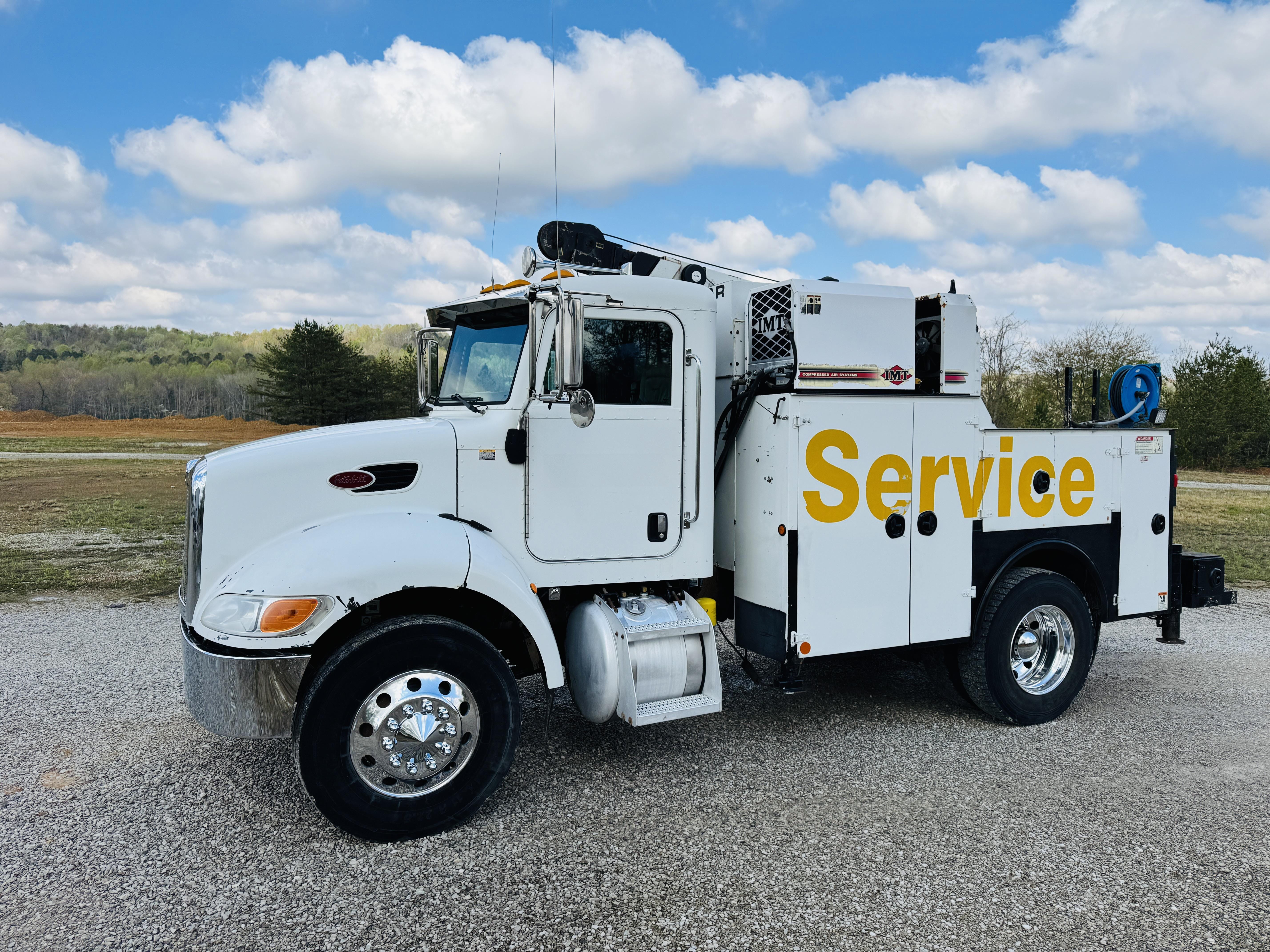 Main image Peterbilt 335