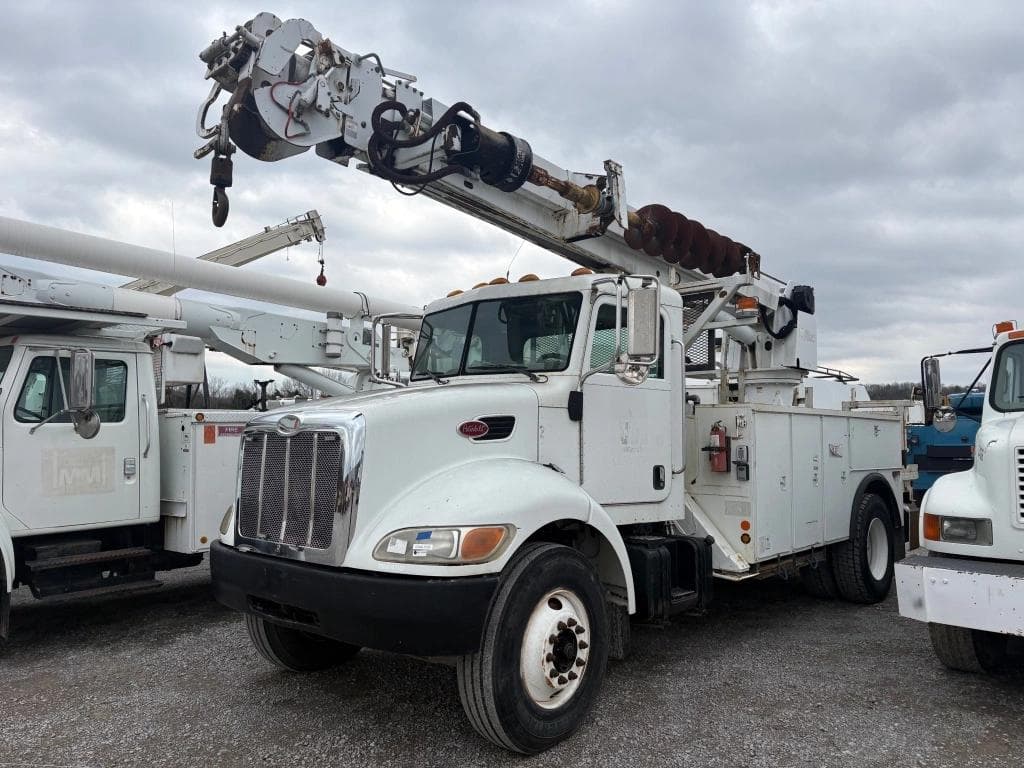 Image of Peterbilt 335 Primary image