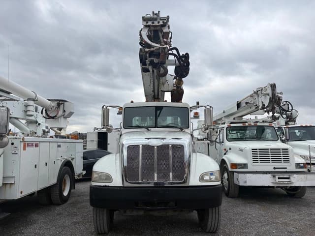 Image of Peterbilt 335 equipment image 4