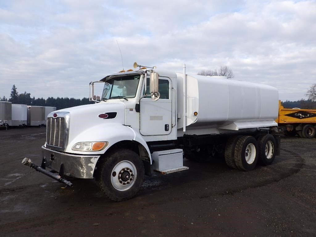 2007 Peterbilt 335 Equipment Image0