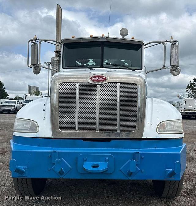 Image of Peterbilt 335 equipment image 1