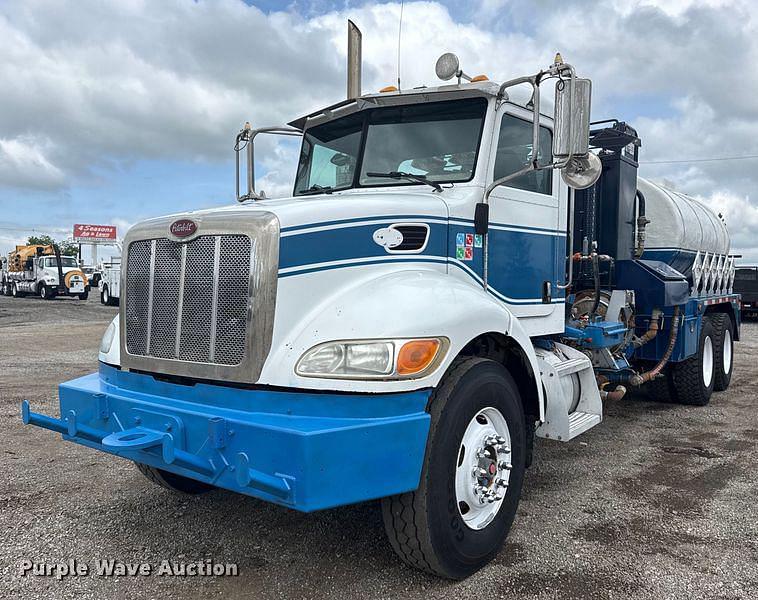 Image of Peterbilt 335 Primary image