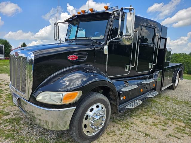 Image of Peterbilt 335 equipment image 1