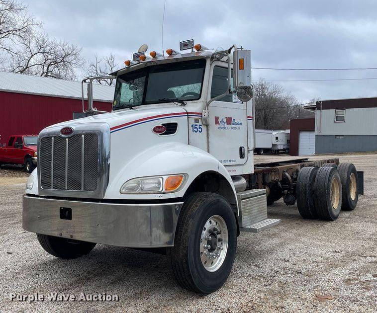 Main image Peterbilt 335