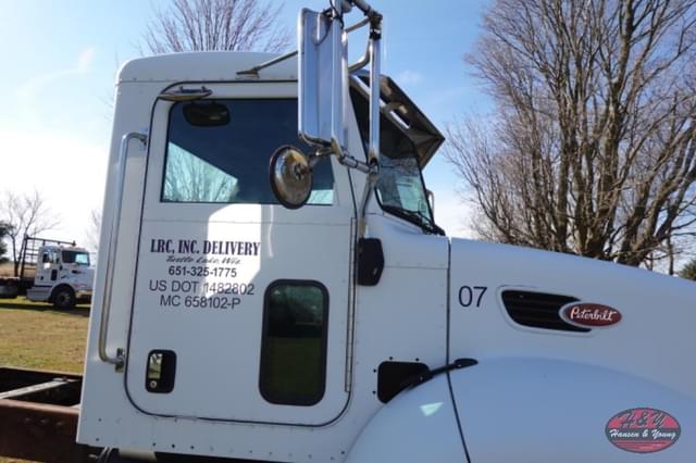 Image of Peterbilt 335 equipment image 4