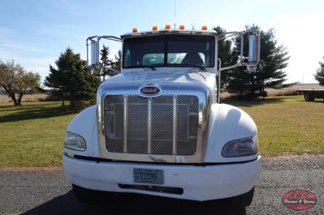 Image of Peterbilt 335 equipment image 1