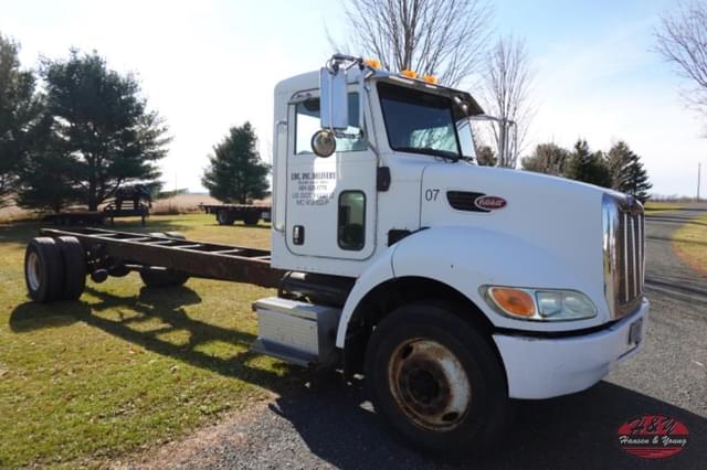 Image of Peterbilt 335 equipment image 2