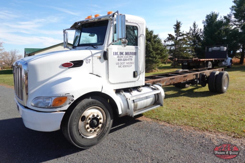 Image of Peterbilt 335 Primary image