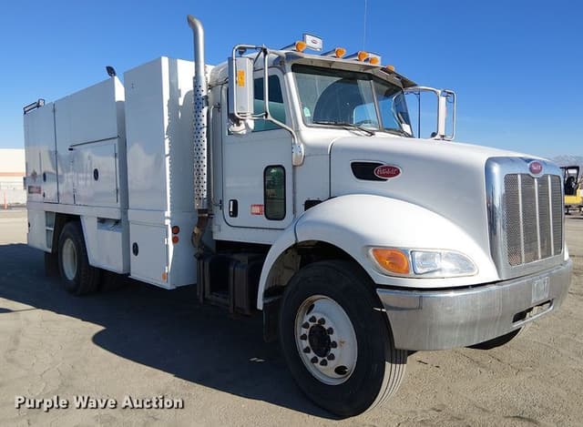 Image of Peterbilt 335 equipment image 2