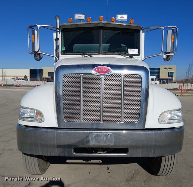 Image of Peterbilt 335 equipment image 1