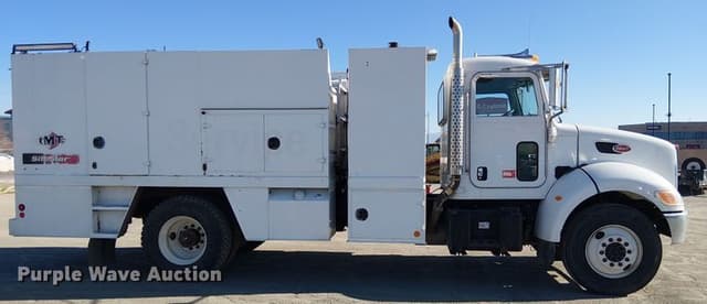 Image of Peterbilt 335 equipment image 3