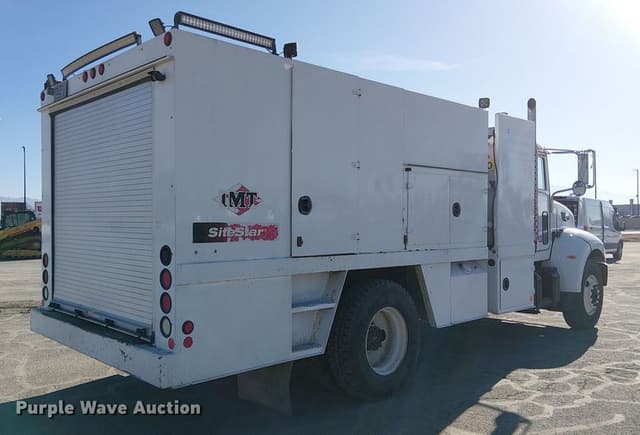 Image of Peterbilt 335 equipment image 4