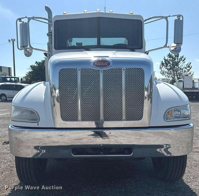 Image of Peterbilt 335 equipment image 1